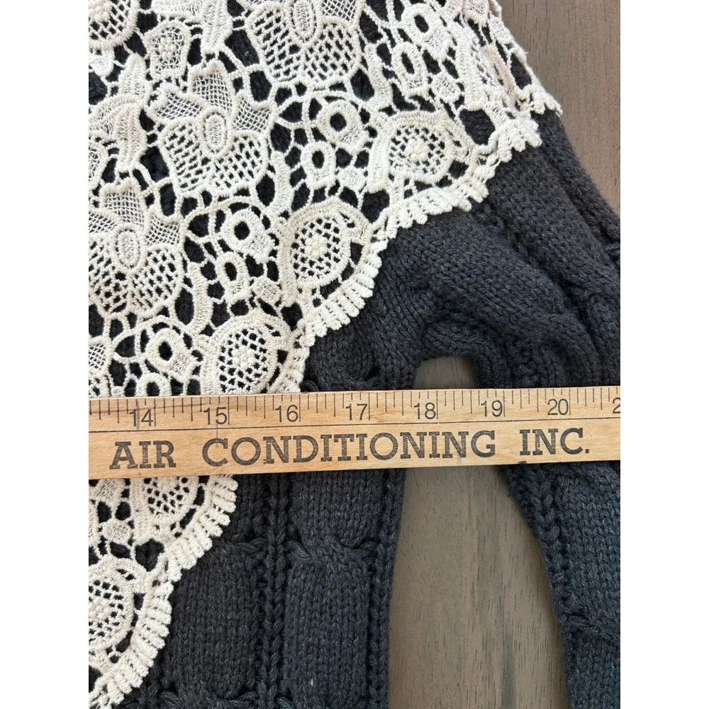 Finn & Clover Grey Cable Knit Cardigan Cream Crochet Lace Overlay Small SW1171